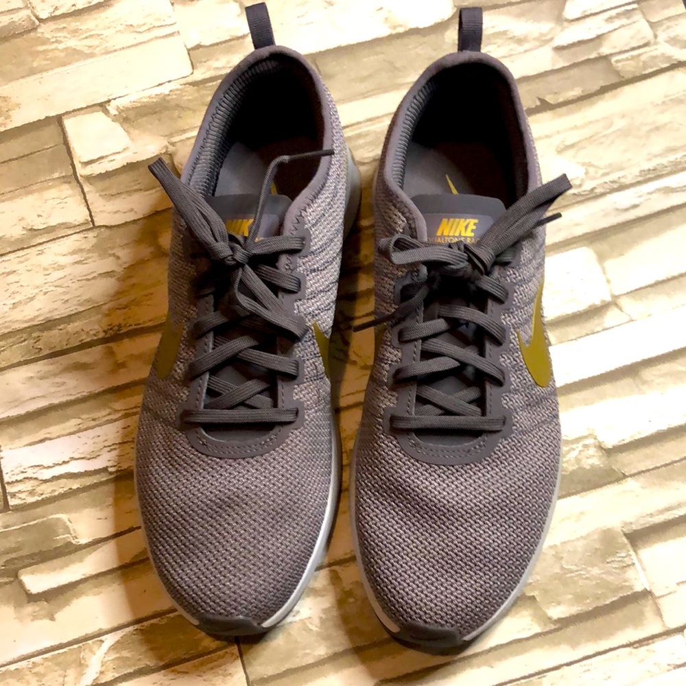 Grey women’s Nike sneaker